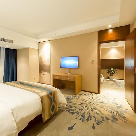 Manhatton Hotel Guilin North Railway Station Экстерьер фото