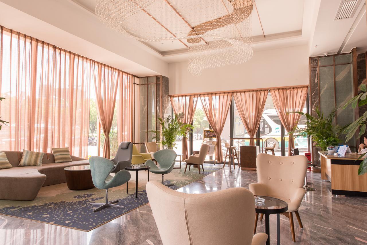 Manhatton Hotel Guilin North Railway Station Экстерьер фото