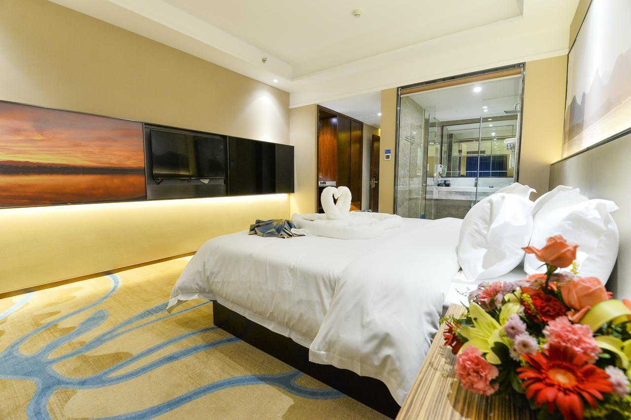 Manhatton Hotel Guilin North Railway Station Экстерьер фото