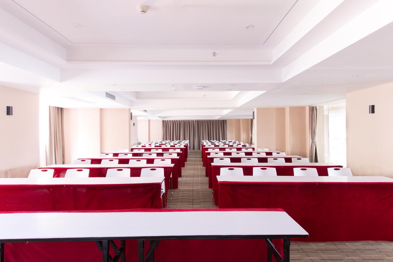 Manhatton Hotel Guilin North Railway Station Экстерьер фото