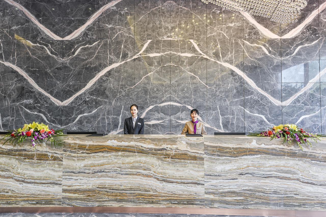 Manhatton Hotel Guilin North Railway Station Экстерьер фото